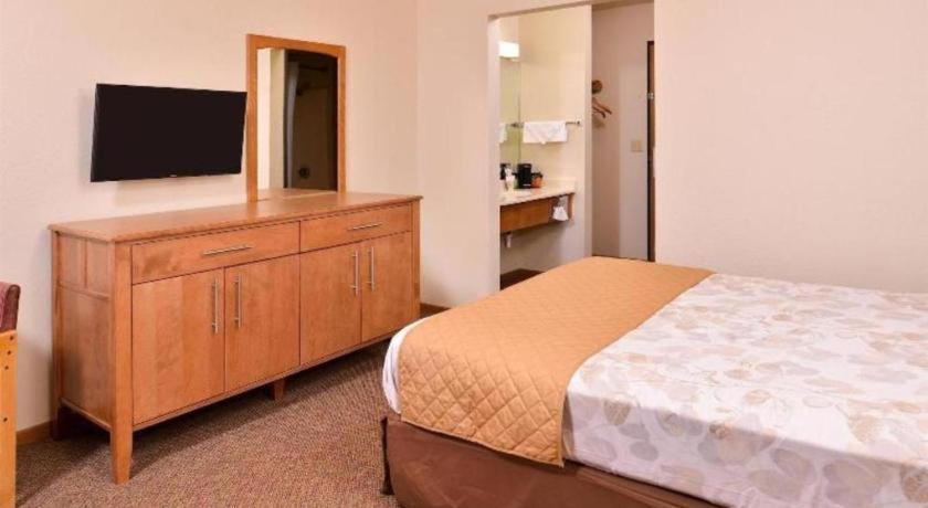 Americas Best Value Inn Missouri Valley Exterior photo