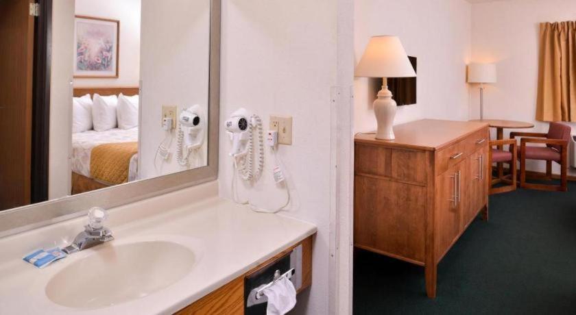 Americas Best Value Inn Missouri Valley Exterior photo