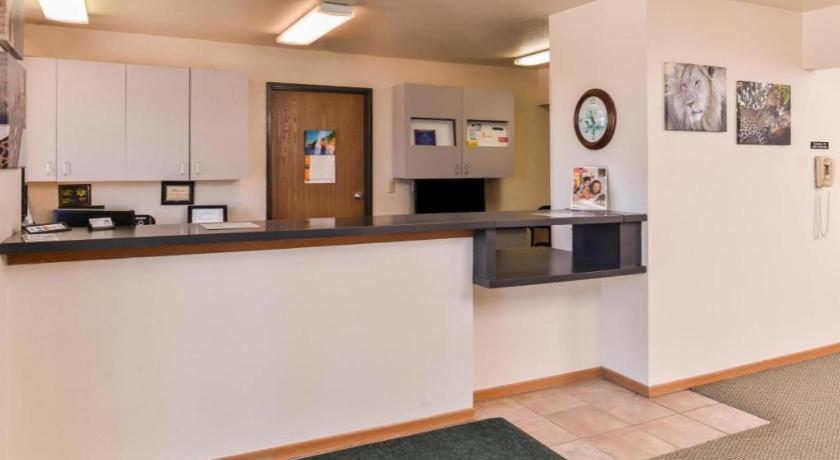 Americas Best Value Inn Missouri Valley Exterior photo