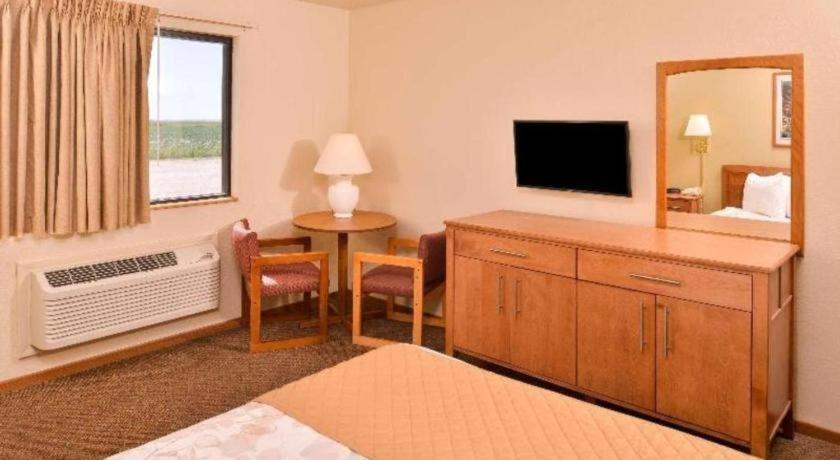 Americas Best Value Inn Missouri Valley Exterior photo